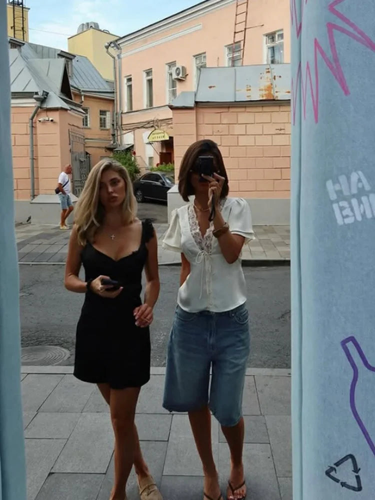 Blusa Acetinada com Renda e Manga Curta - foto 12