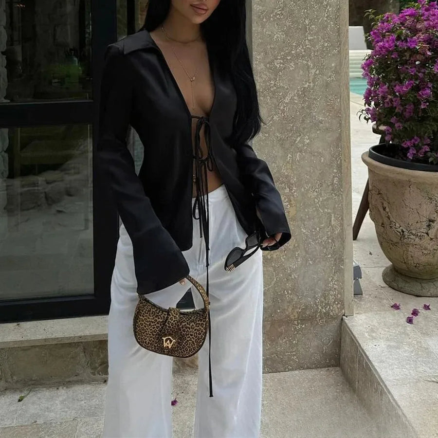 Camisa Acetinada Preta com Laço BellaVita — foto 4