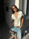 Blusa Acetinada com Renda e Manga Curta — miniatura 1