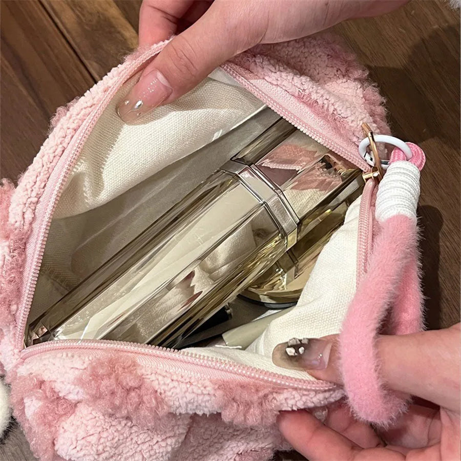 Plush vanity case with handle, soft bag for storing cosmetics when traveling. Portable organizer with print — foto 5