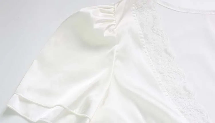 Blusa Acetinada com Renda e Manga Curta - foto 24