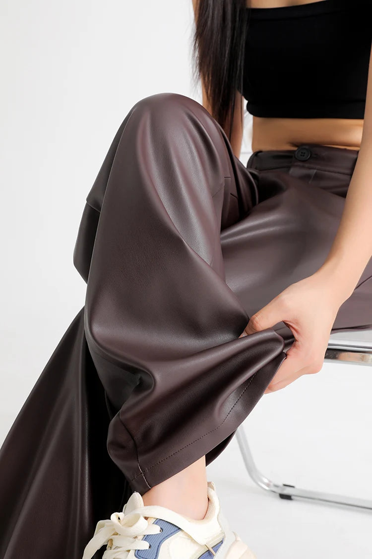 Calça Wide Leg de Couro PU Cintura Alta BellaVita - foto 19