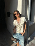 Blusa Acetinada com Renda e Manga Curta - miniatura 15