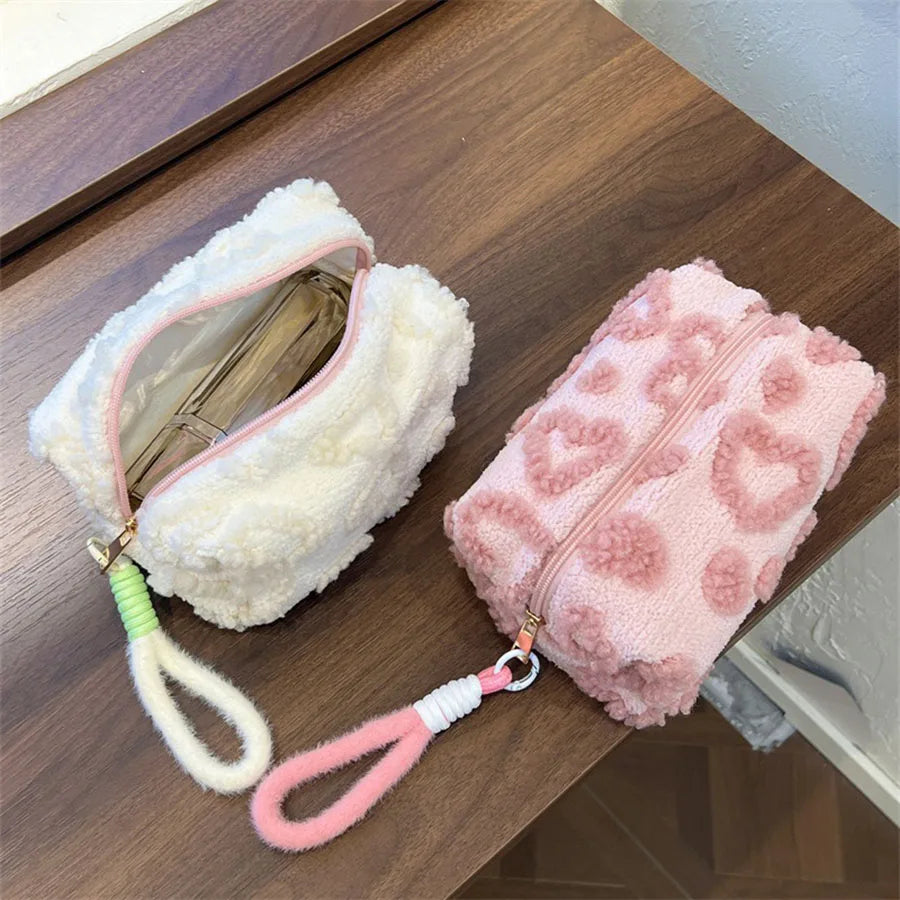 Plush vanity case with handle, soft bag for storing cosmetics when traveling. Portable organizer with print — foto 3